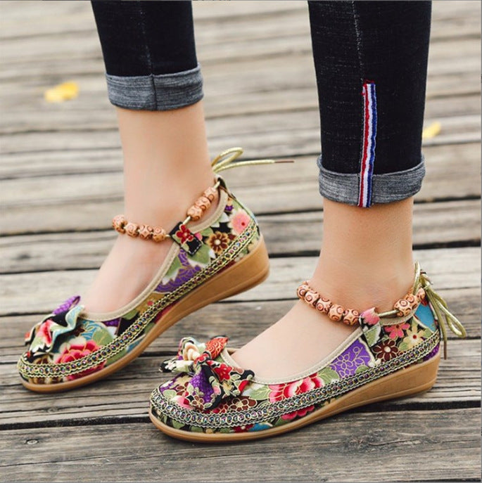 Vintage Beaded Woven Embroidered Lace Old Beijing Cloth Shoes